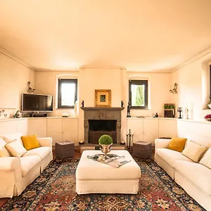 Podere La Rondine Bed and breakfast